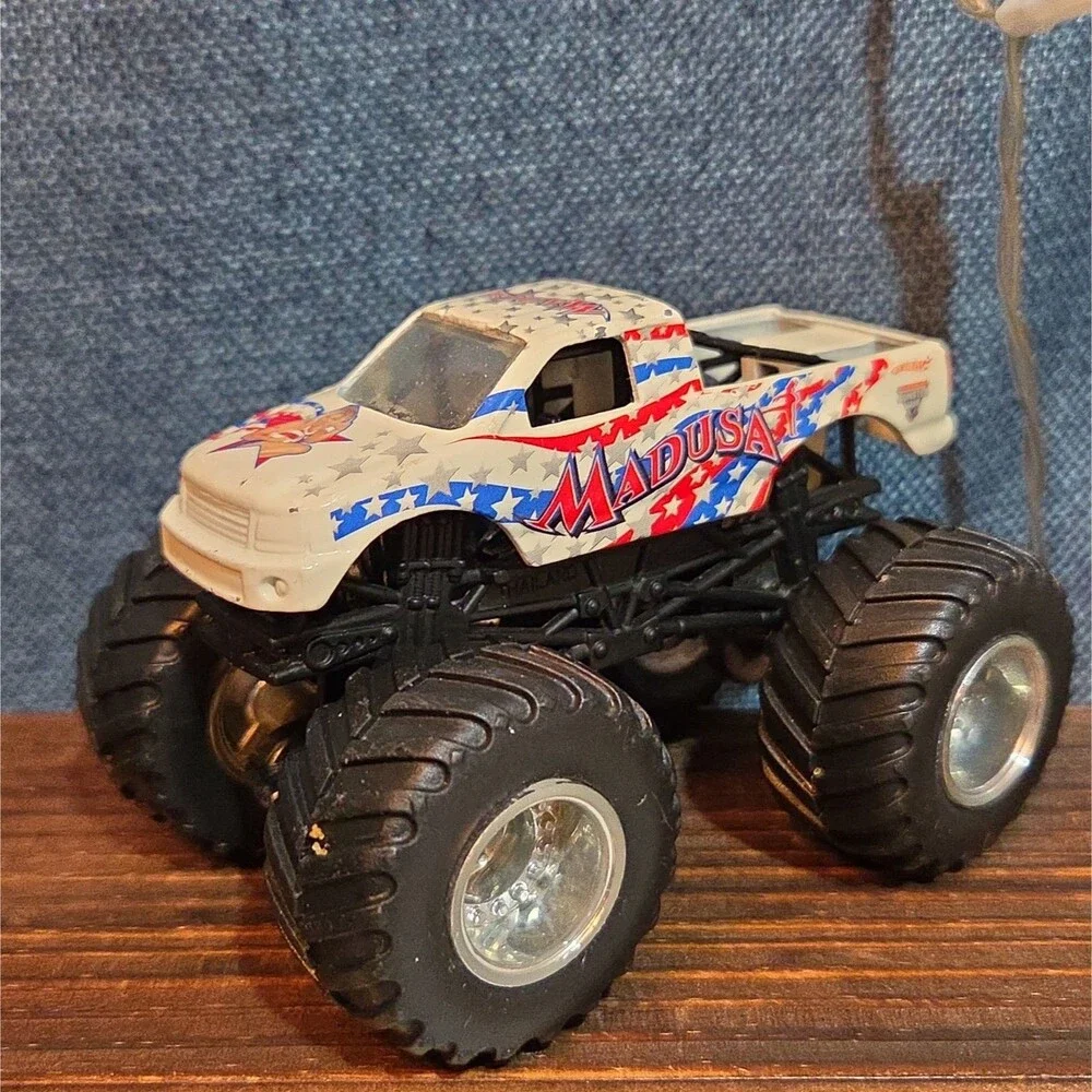 Hot Wheels Monster Jam Madusa Truck Diecast 2011